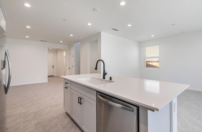 Building Photo - New Tesoro Viejo home with 3 bedrooms, 3 b...