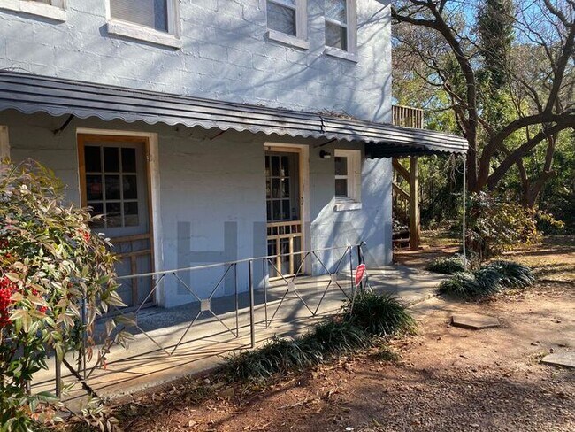 Primary Photo - Spacious 2 Bedroom Terrace Level Apartment