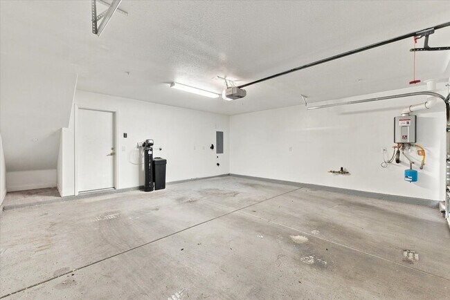Building Photo - 9050 W Tropicana Ave