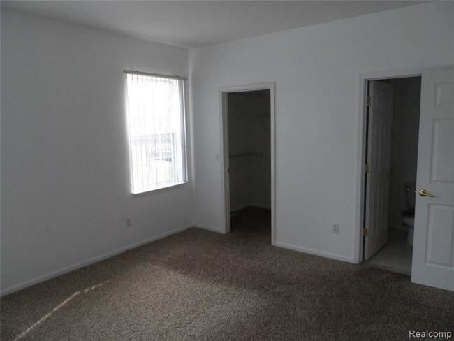 Building Photo - 14321 Vauxhall Dr