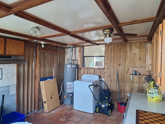 Building Photo - WALK TO THE BEACH - 3BR 2BA PARTIALLY FURNISHED