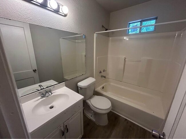 Building Photo - 8403 Tackett St