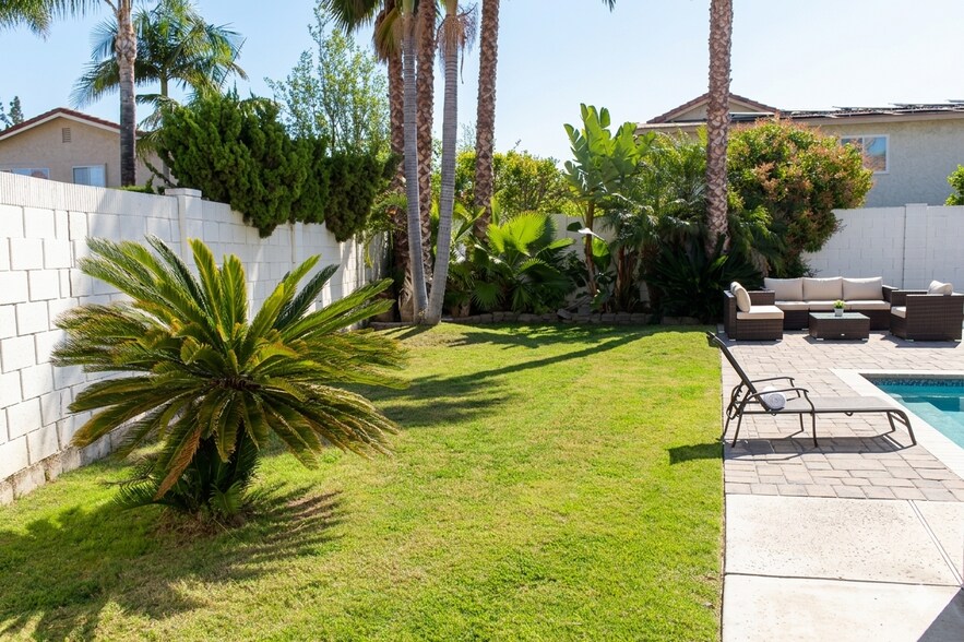 Building Photo - 465 S Tracy Ln