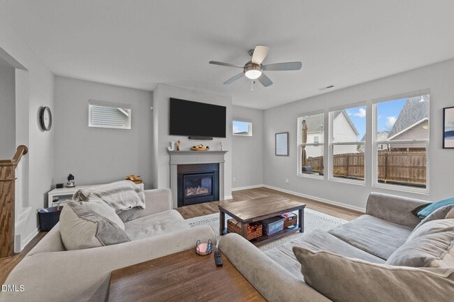 Building Photo - 4 Bedroom Home Close to Downtown Wake Forest. Fenced Yard!