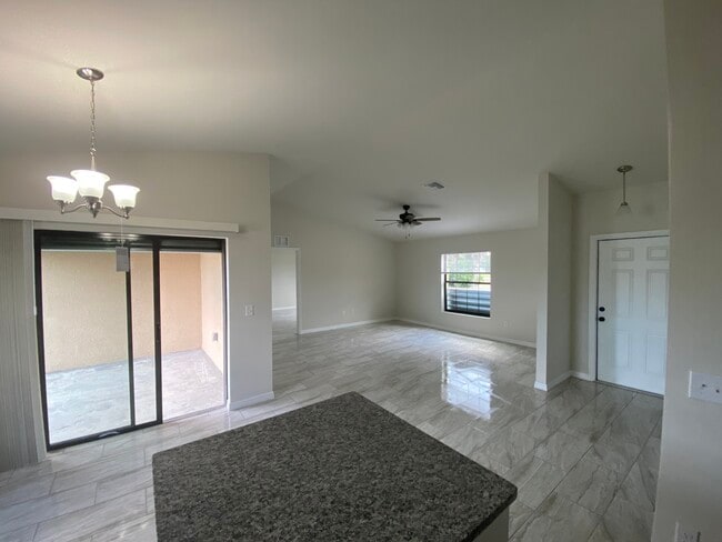 Building Photo - 29 SE 15th Ave