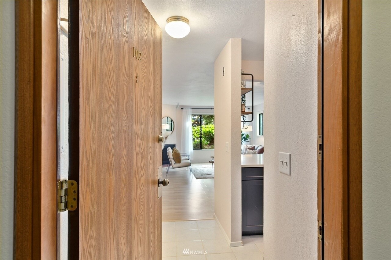 Staging - Entry - 1740 NE 86th St
