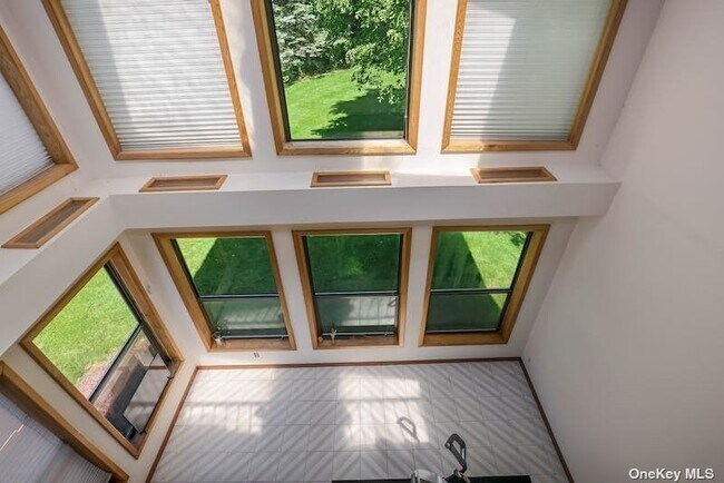 Building Photo - 2 Castle Ct