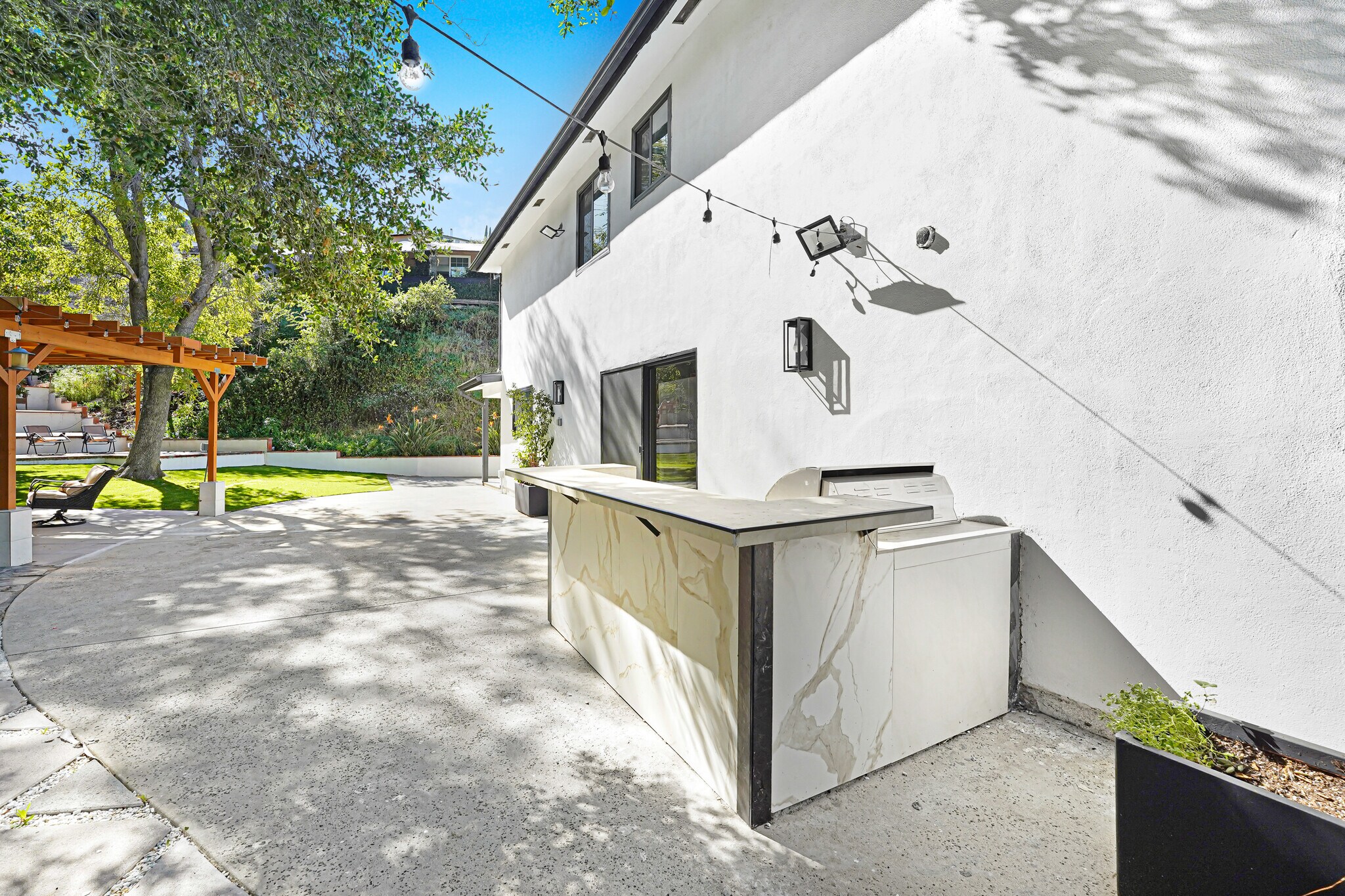 Building Photo - 4611 Louise Ave