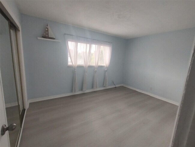 Building Photo - 3030 NE 5th Terrace