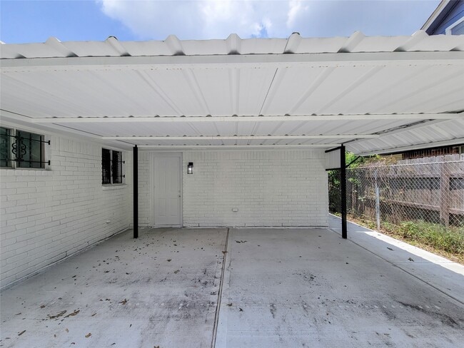 Building Photo - 10614 Bainbridge St