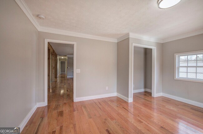 Building Photo - 838 Spring Place Rd NE