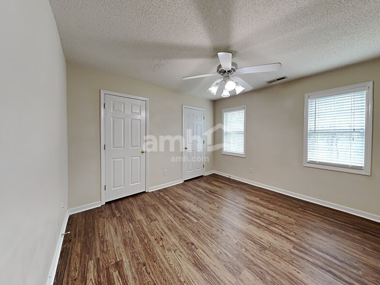 Building Photo - 2417 Appalachian Dr