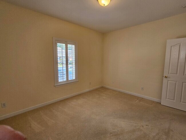Building Photo - 115 Willow Oak Loop