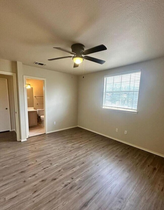 Building Photo - 3 BD/2.5 BA AVAILABLE IN GATED COMMUNITY I...