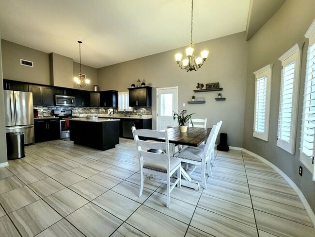 Building Photo - Amazing 3 bedroom 2 bath home in West El Paso!