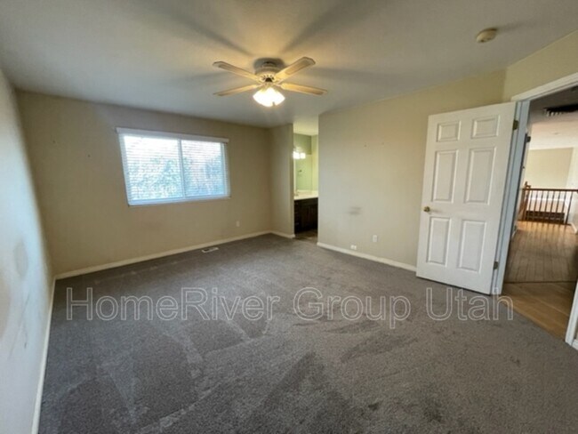 Building Photo - 9541 S Newkirk St