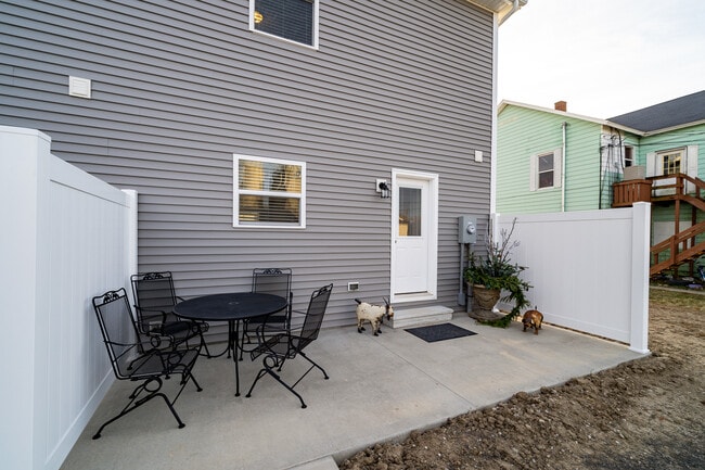 Building Photo - 311 E Auglaize St