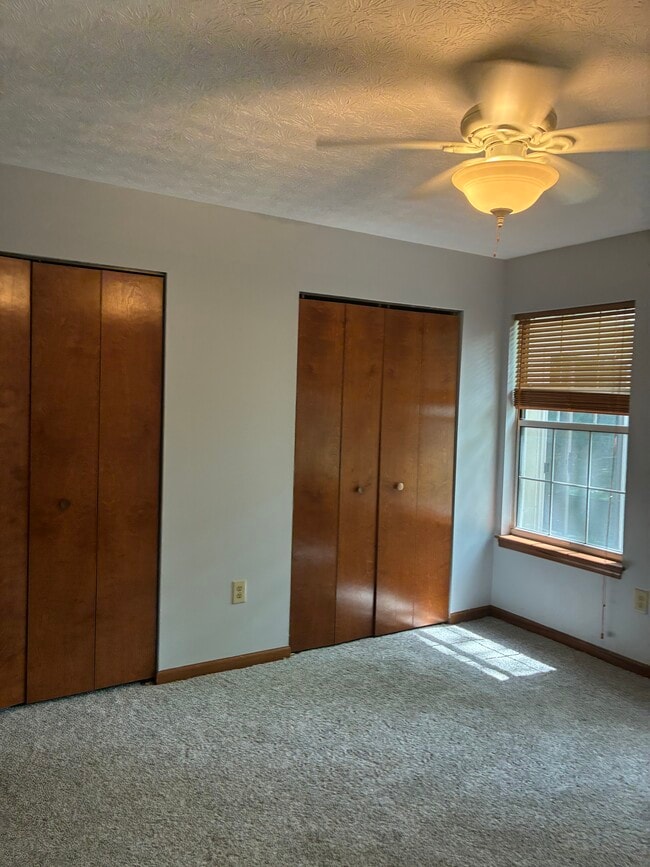 Building Photo - 995 Wren Ct