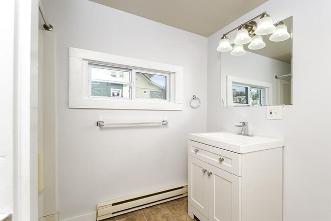 Building Photo - 645 Pawling Ave