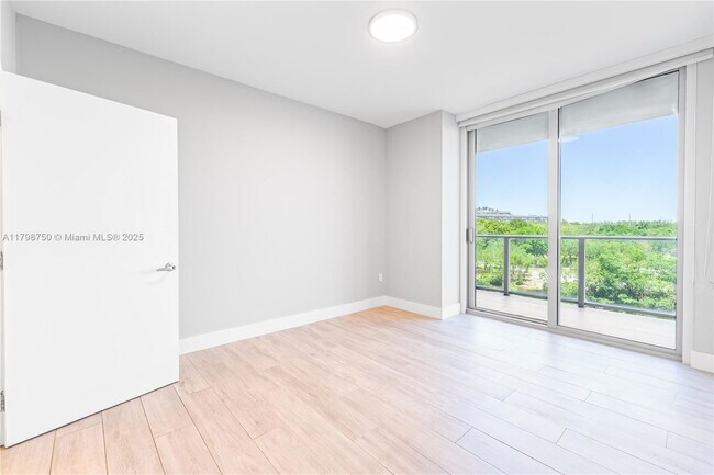 Building Photo - 16385 Biscayne Blvd