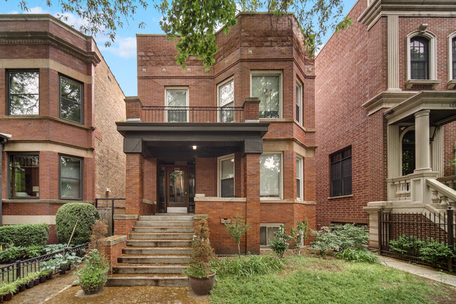 Primary Photo - 1240 W Cornelia Ave