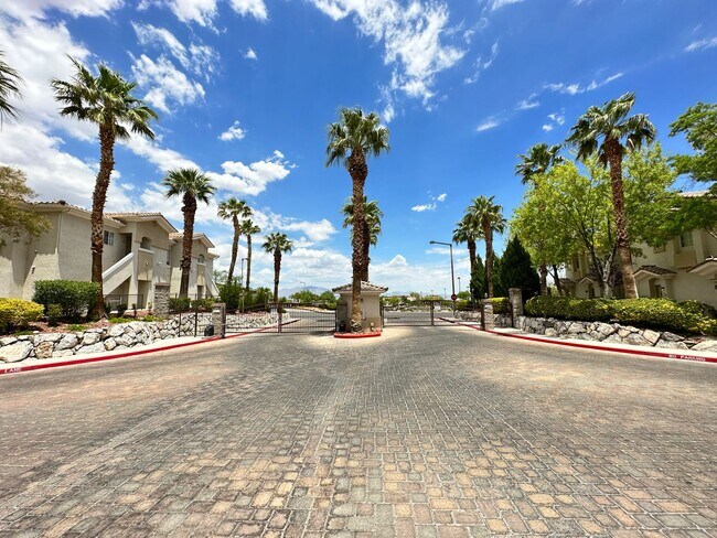 Building Photo - Summerlin Stunner!!