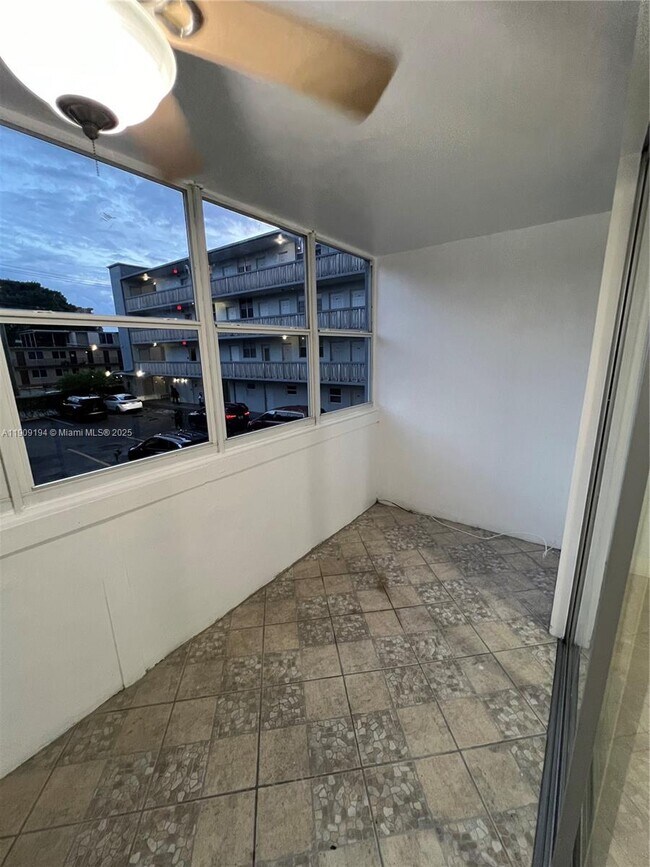 Building Photo - 1515 NE 125th Terrace