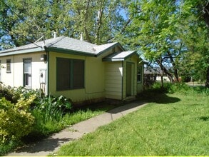 Building Photo - 3181-3183 Pioneer Ln