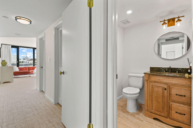 Building Photo - 529 S Flagler Dr