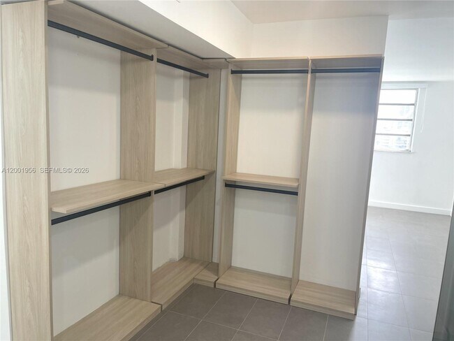 Building Photo - 2861 Leonard Dr