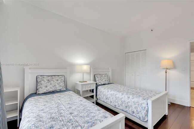 Building Photo - 151 Crandon Blvd