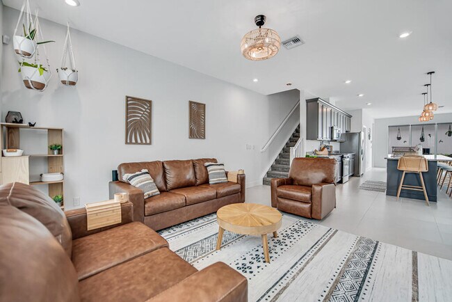 Building Photo - 930 SW Pr Ave