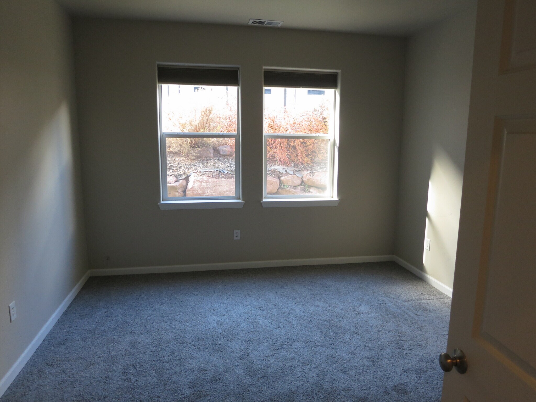 Building Photo - 2701 Midland Ave. Unit 614