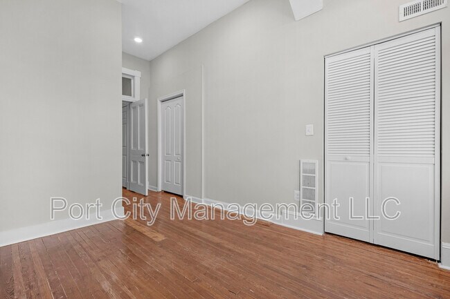 Building Photo - 2121 St Paul St