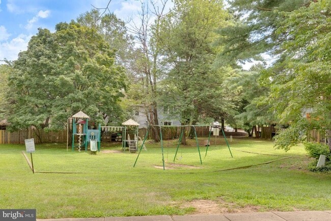 Building Photo - 11260 Westport Dr