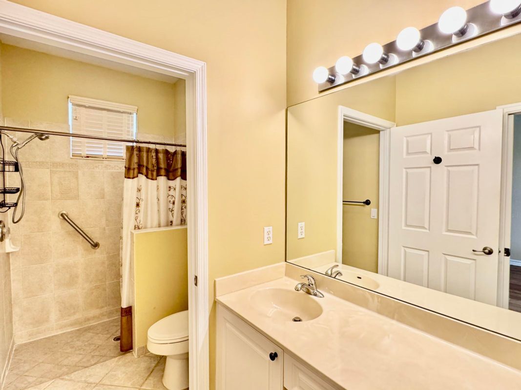Building Photo - 8654 Lineyard Cay-