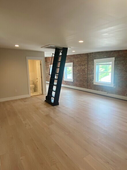 Building Photo - 427 Klotter Ave