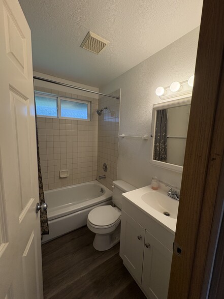 Bathroom - 14714 176th St E