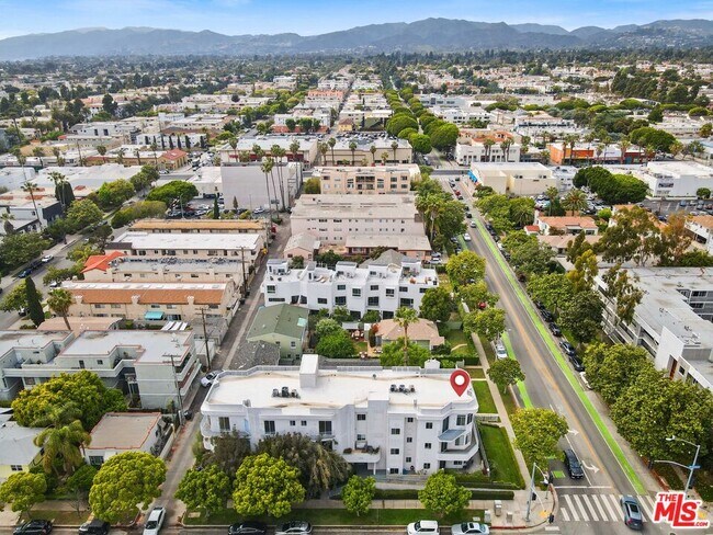 Building Photo - 1325 Arizona Ave