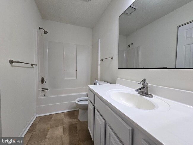 Building Photo - 23 Lordship Ln