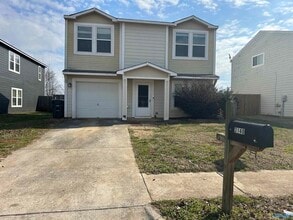 Building Photo - 3140 Lakeland Dr SW