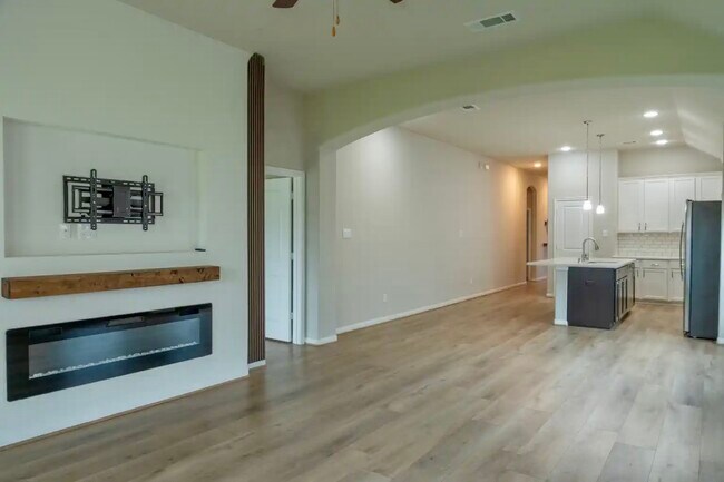 Building Photo - 31231 Balsam Hawk Ln