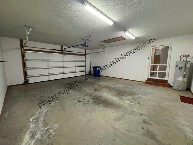 Building Photo - 313 Bomber Blvd