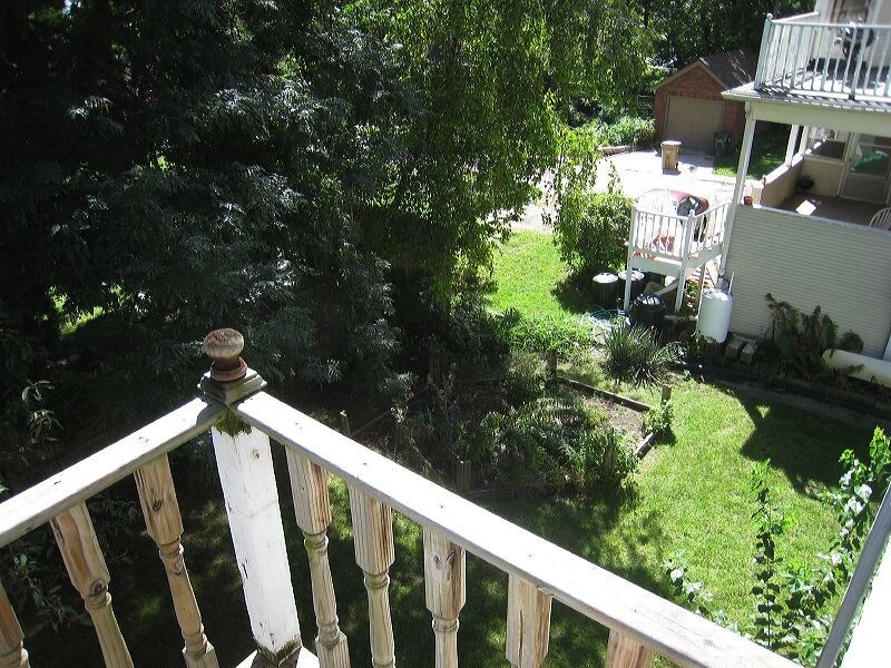 porches - 945 Spaight St