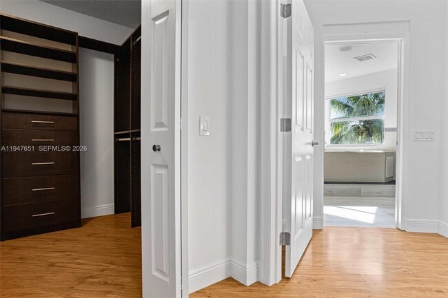 Building Photo - 926 Marina Dr