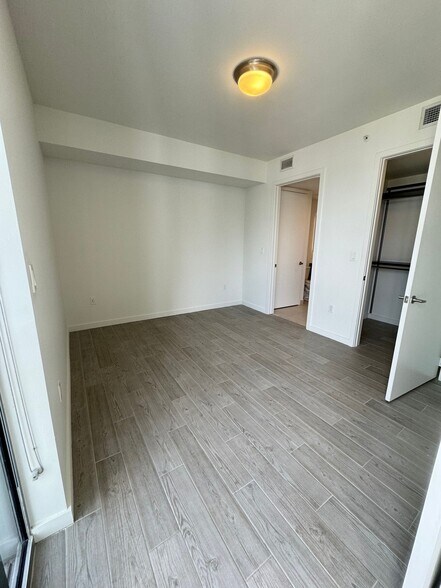 Building Photo - 342 NE 35th St