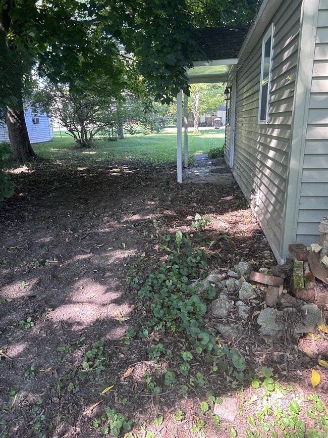 Building Photo - 430 N 4th St