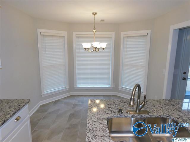 Building Photo - 113 Winding Trail