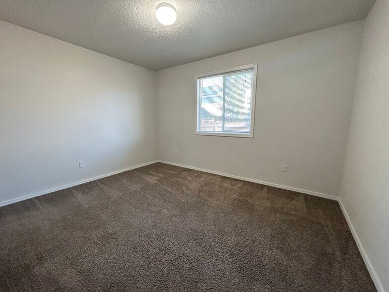 Building Photo - 12942 W Pinyon Ct