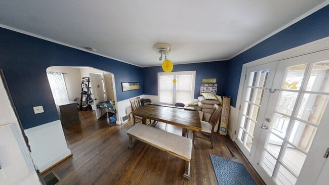 Building Photo - 811 Rose Ave